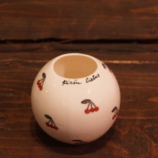 Vāze ķiršu lietus